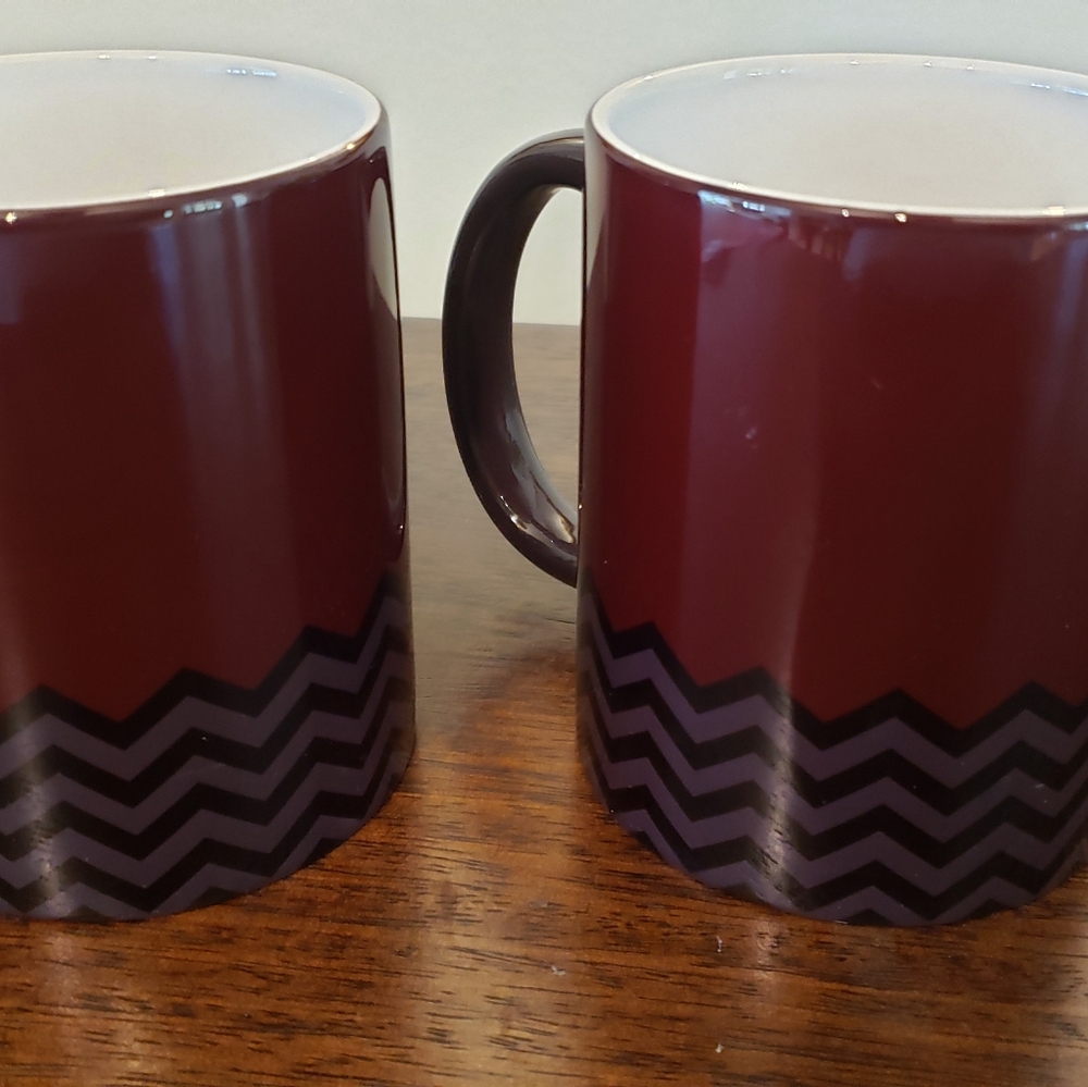 Twin Peaks Black Lodge Color-Changing Mug Set